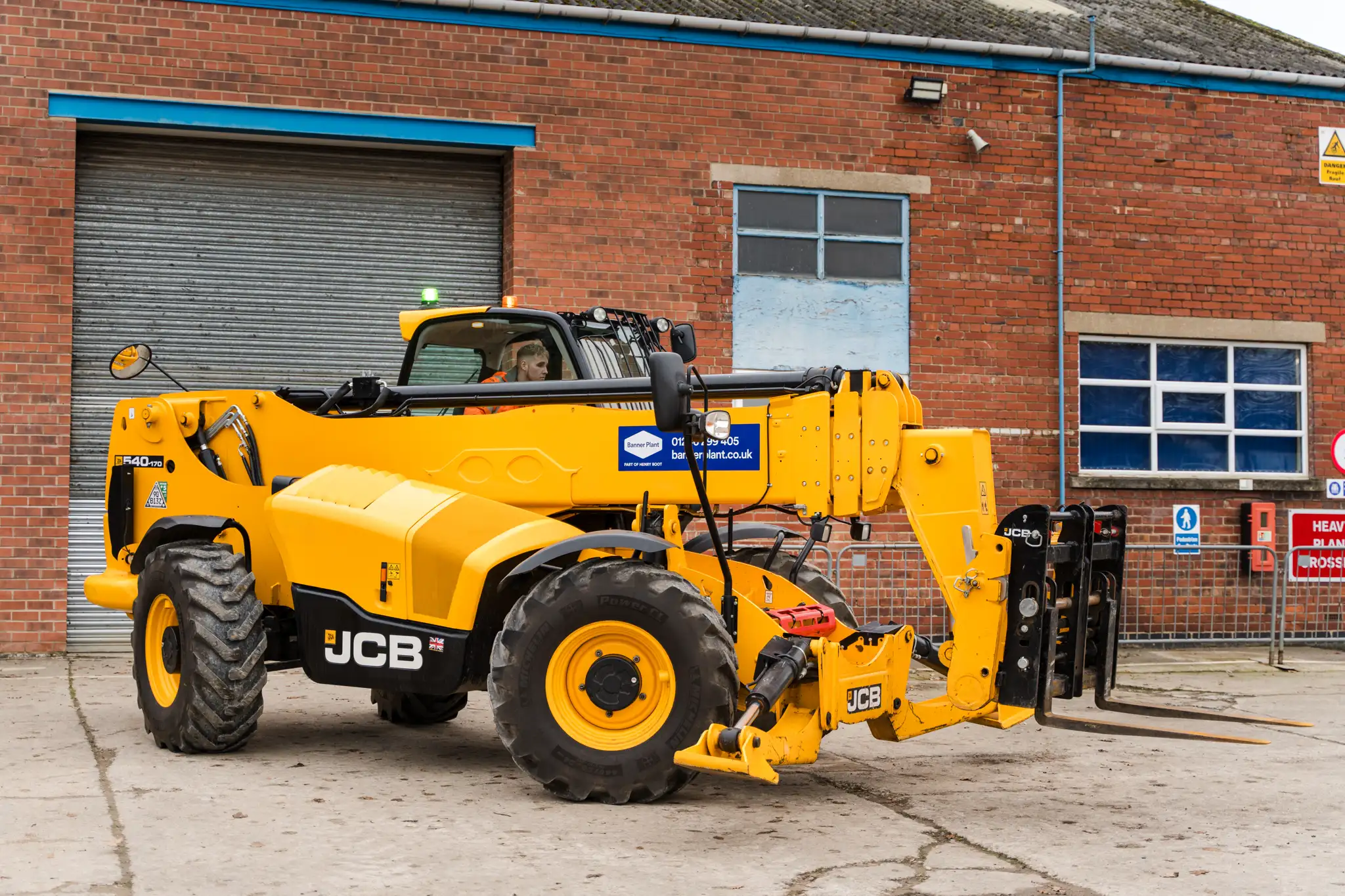 Specialist telescopic handler lift