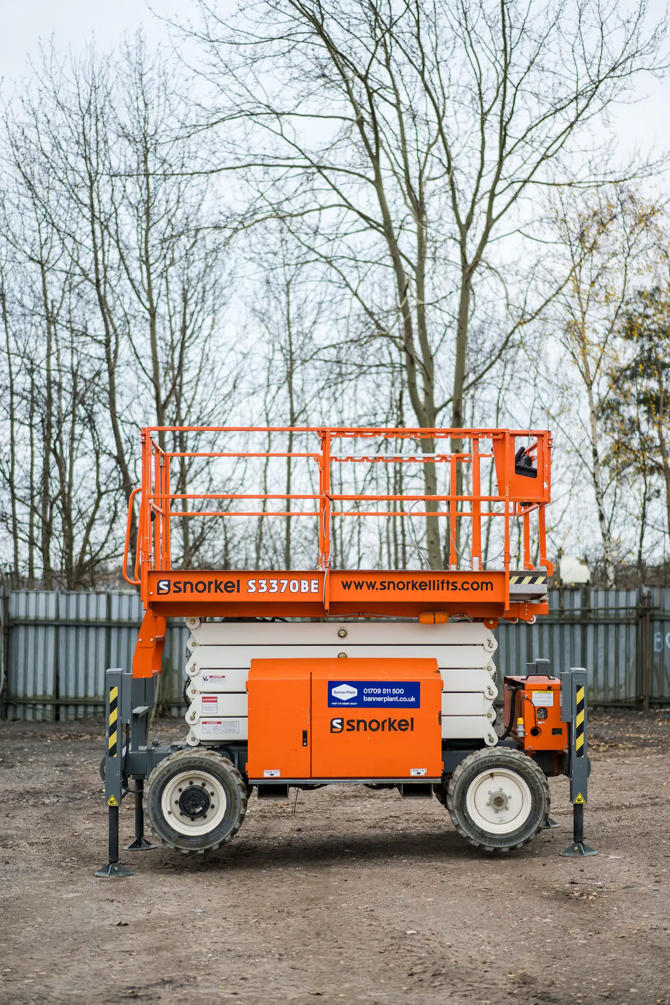 Bi-energy scissor lift