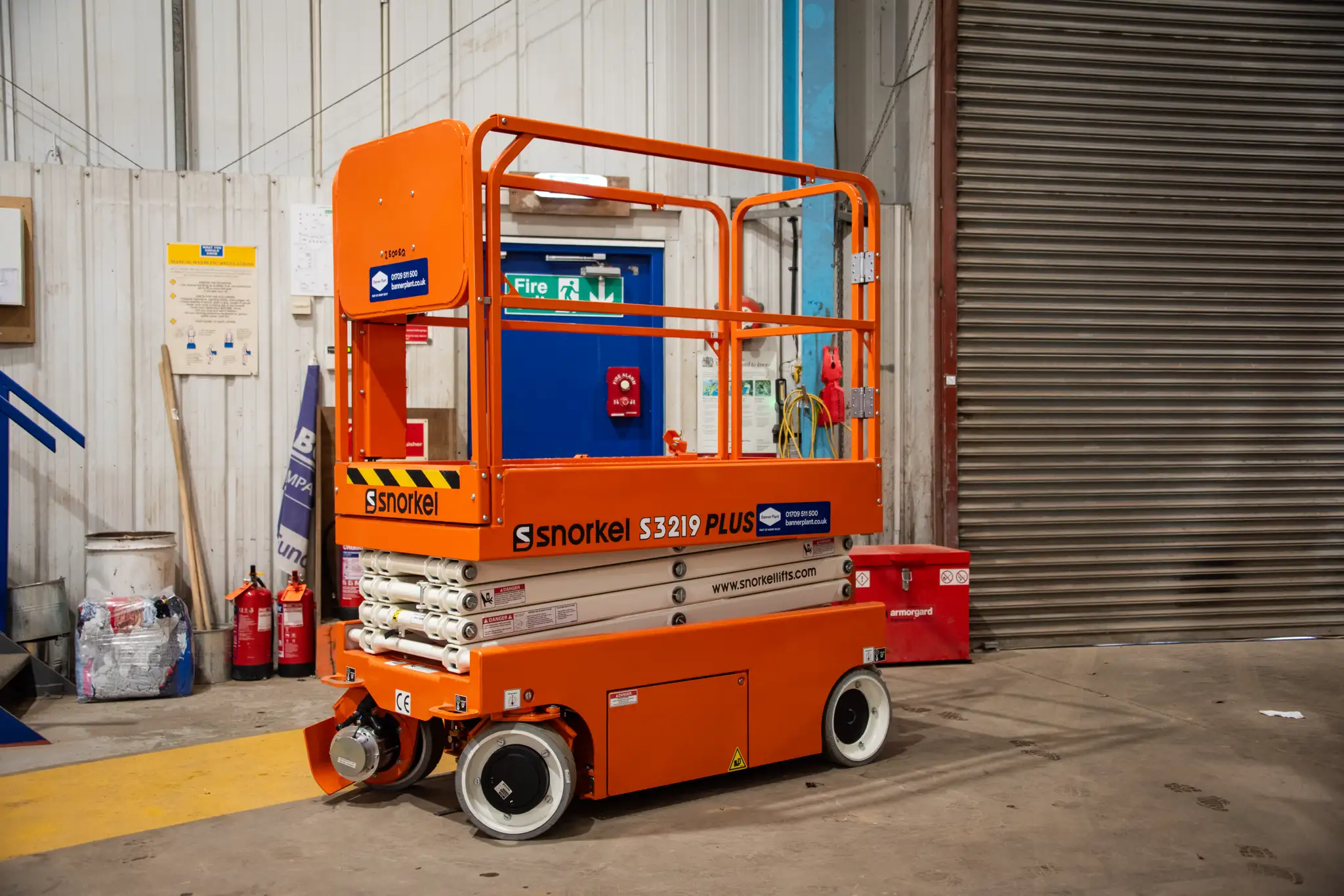 Electric slab scissor lift