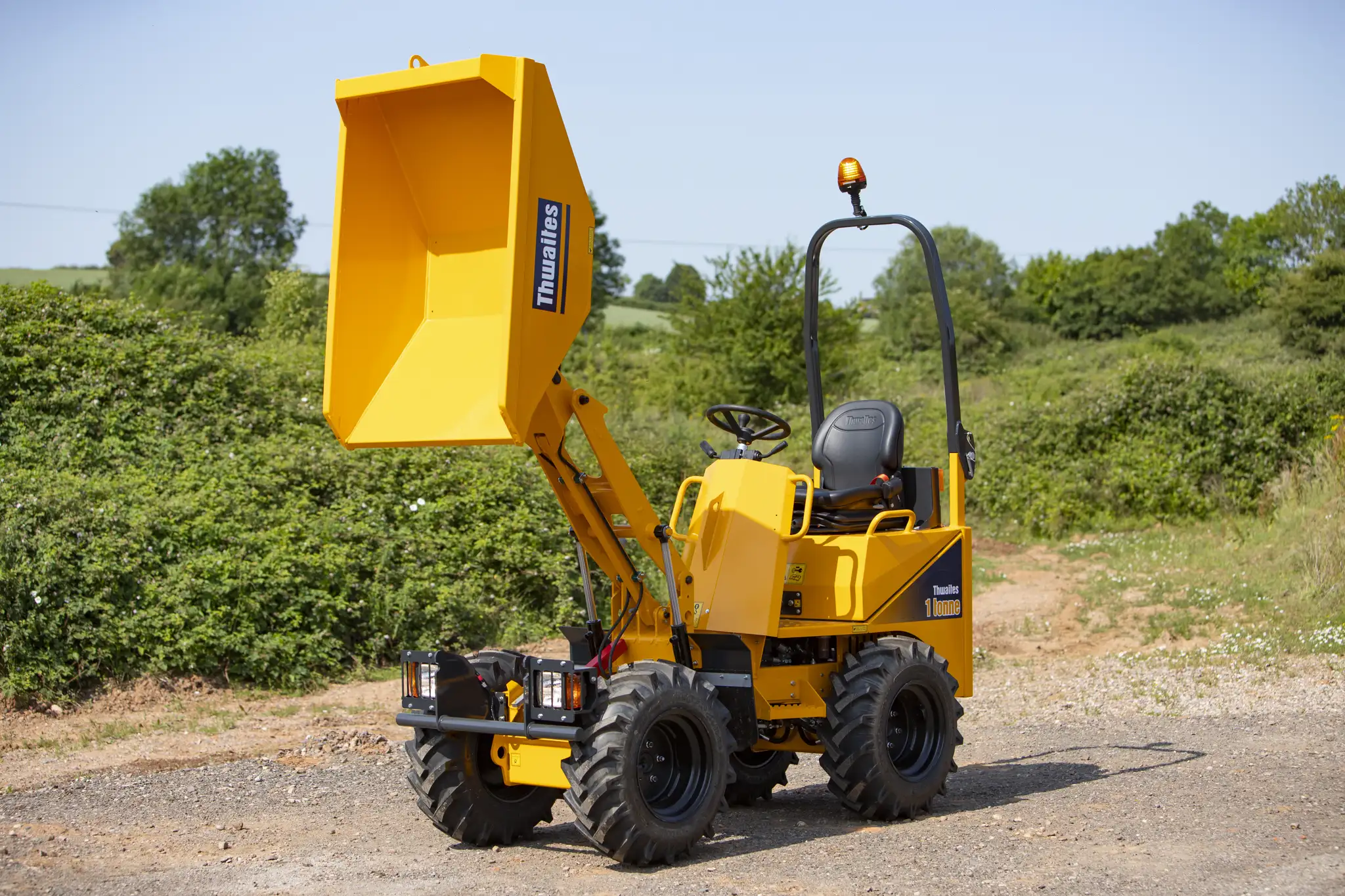 Forward tipping straight tip dumper