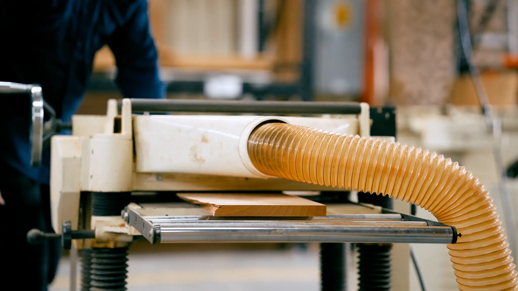 Dust extraction and control