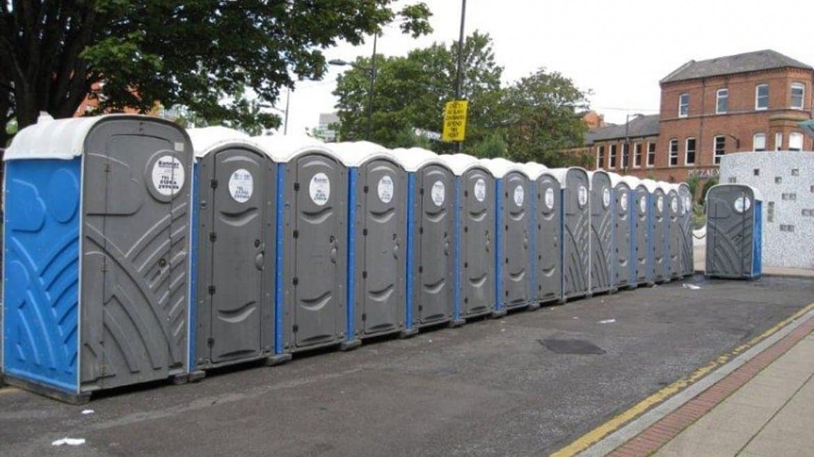 High capacity event toilet